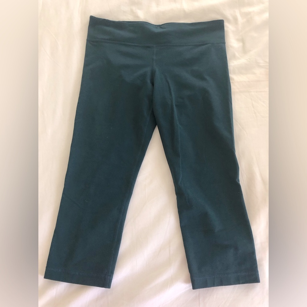 Under Armour Workout Cropped Workout Leggings - Size M - Dark Green